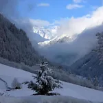 In Stubaital Near Lift アパート ノイシュティフト・イム・シュトゥーバイタール