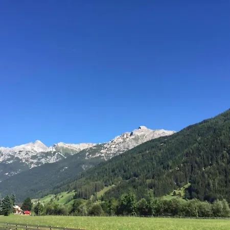 In Stubaital Near Lift アパート